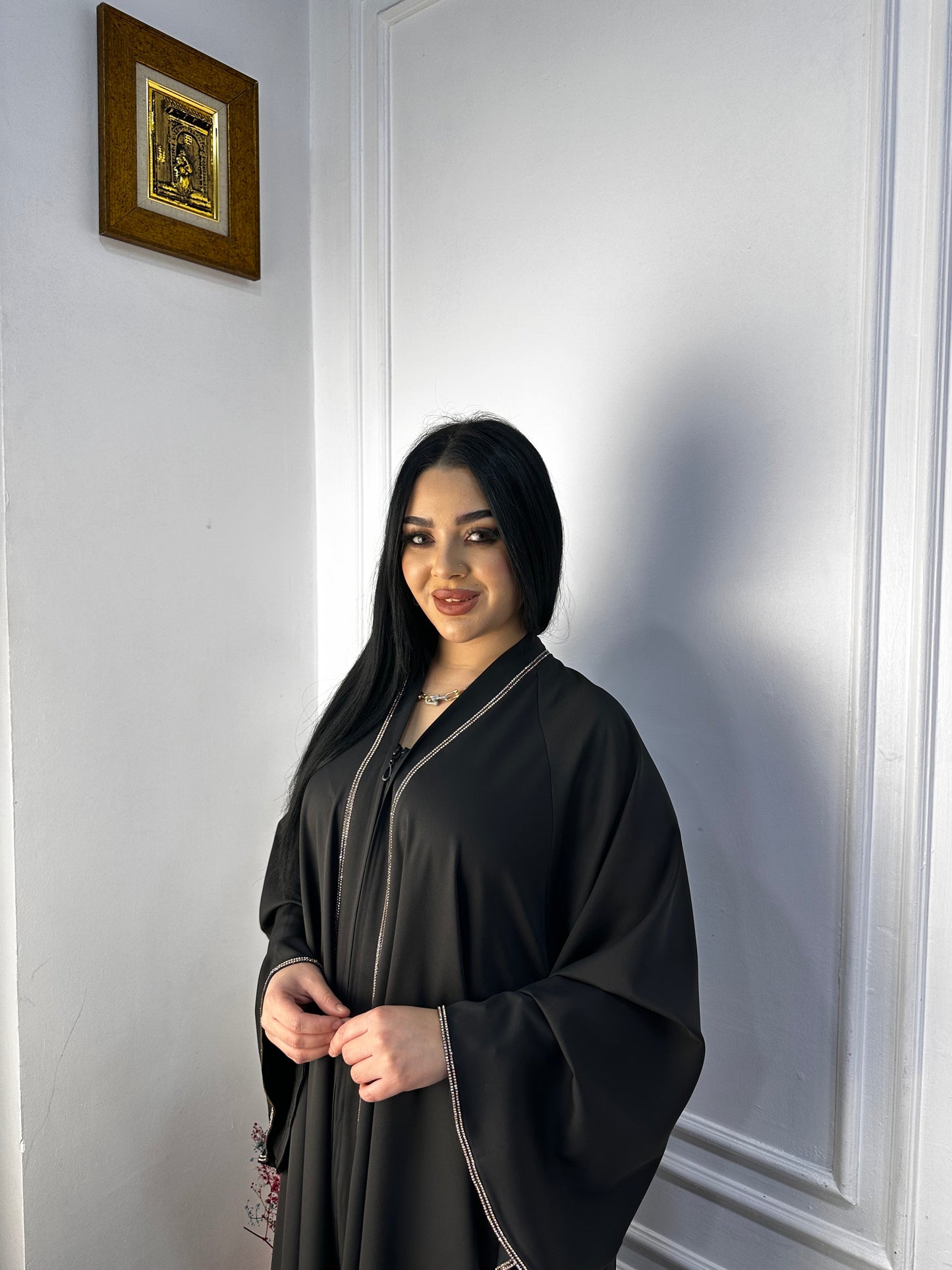 أعطي لنفسك لمسة من الأناقة مع عباية سكون الفخمة